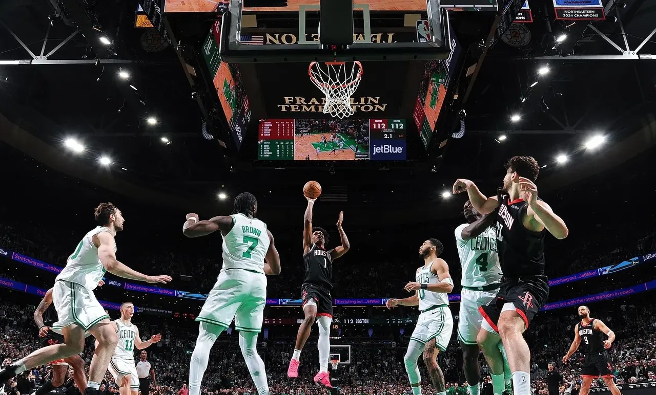 塔图姆迎来十二赛季出色发挥，阿森纳观众热烈欢呼！